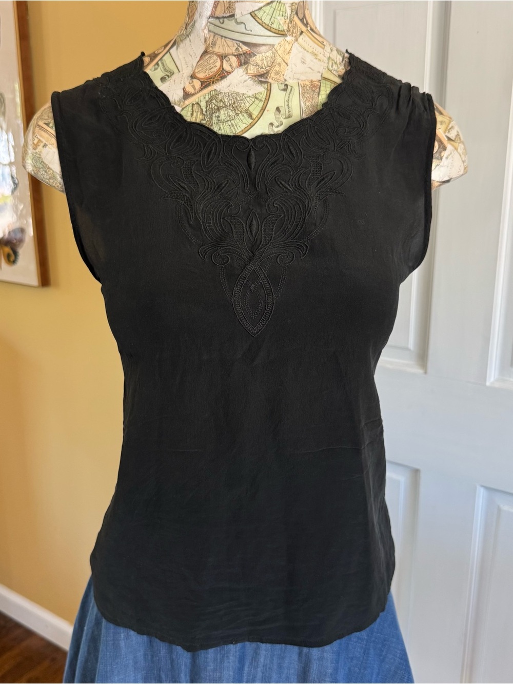SilkLand VTG 100% Pure Silk Black Embroidered Sleeveless Camisole Tank M